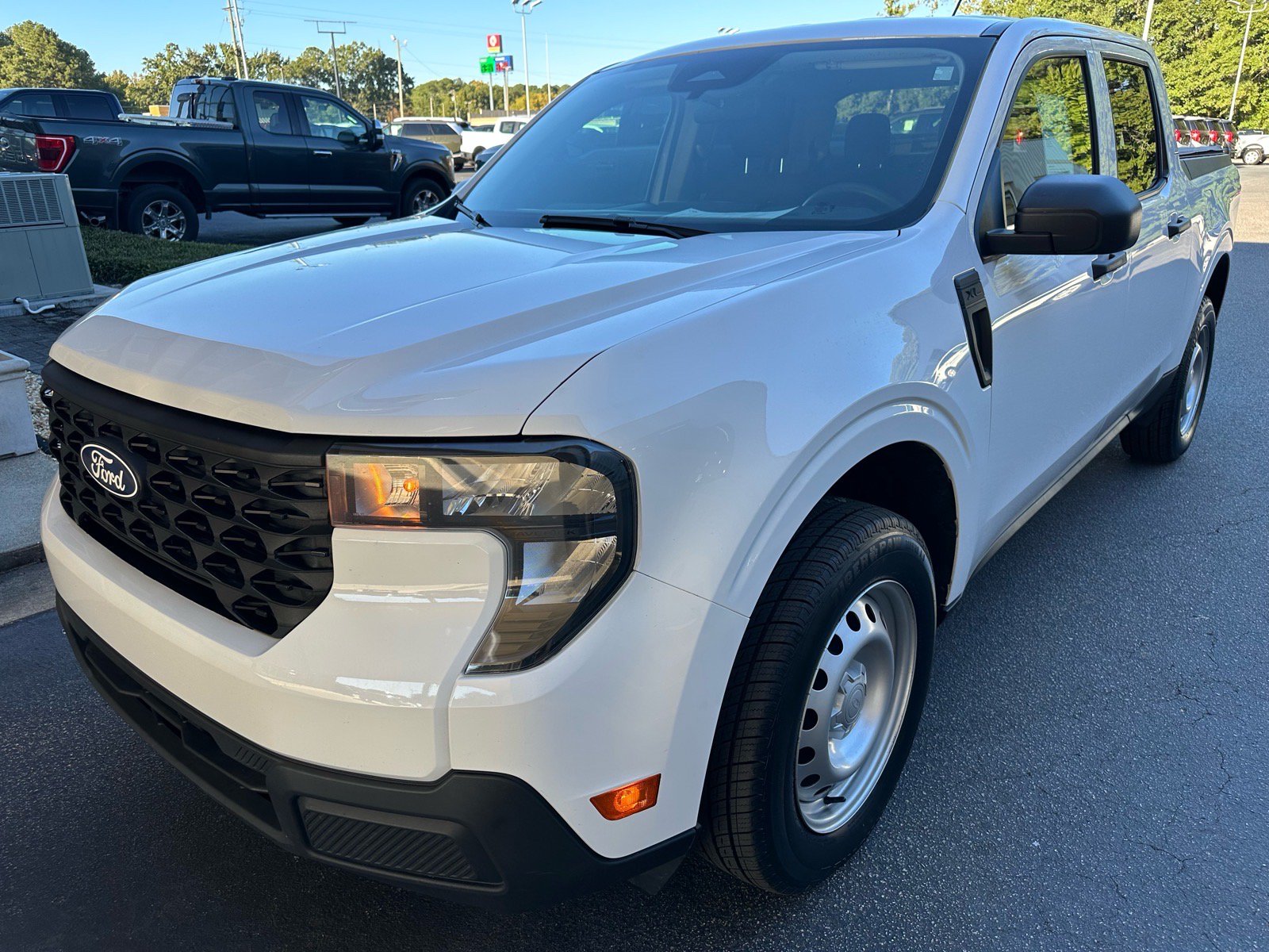 Certified 2025 Ford Maverick XL FWD image 3