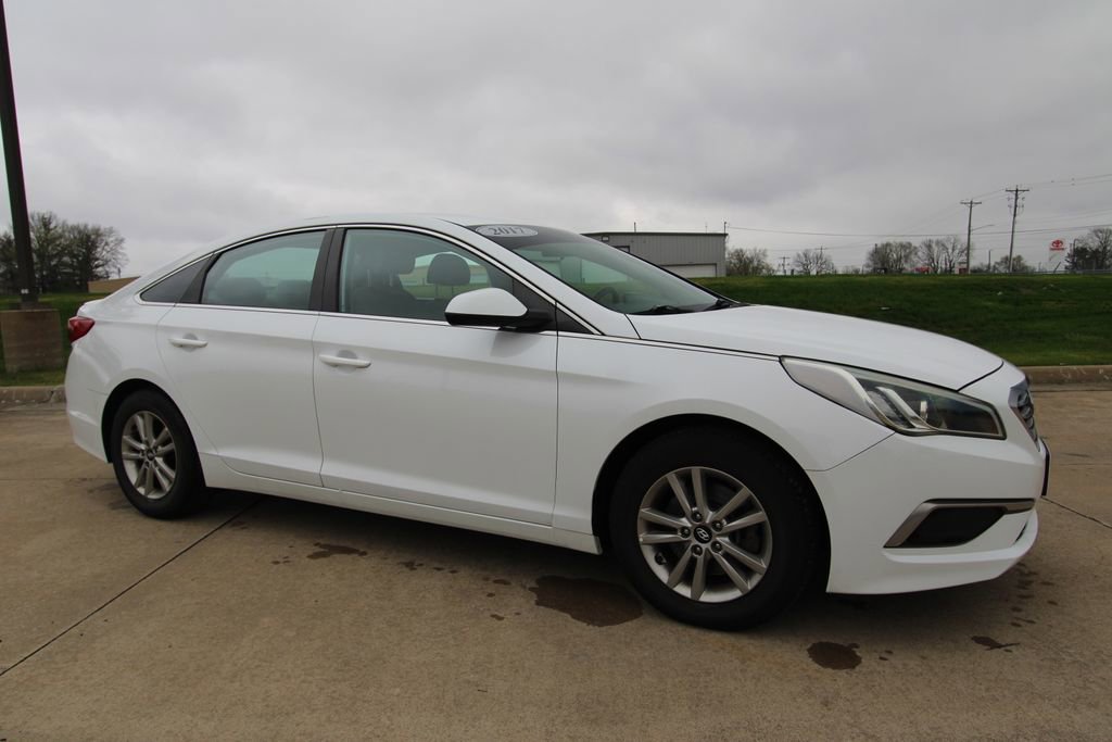 Used 2017 Hyundai Sonata SE image 3