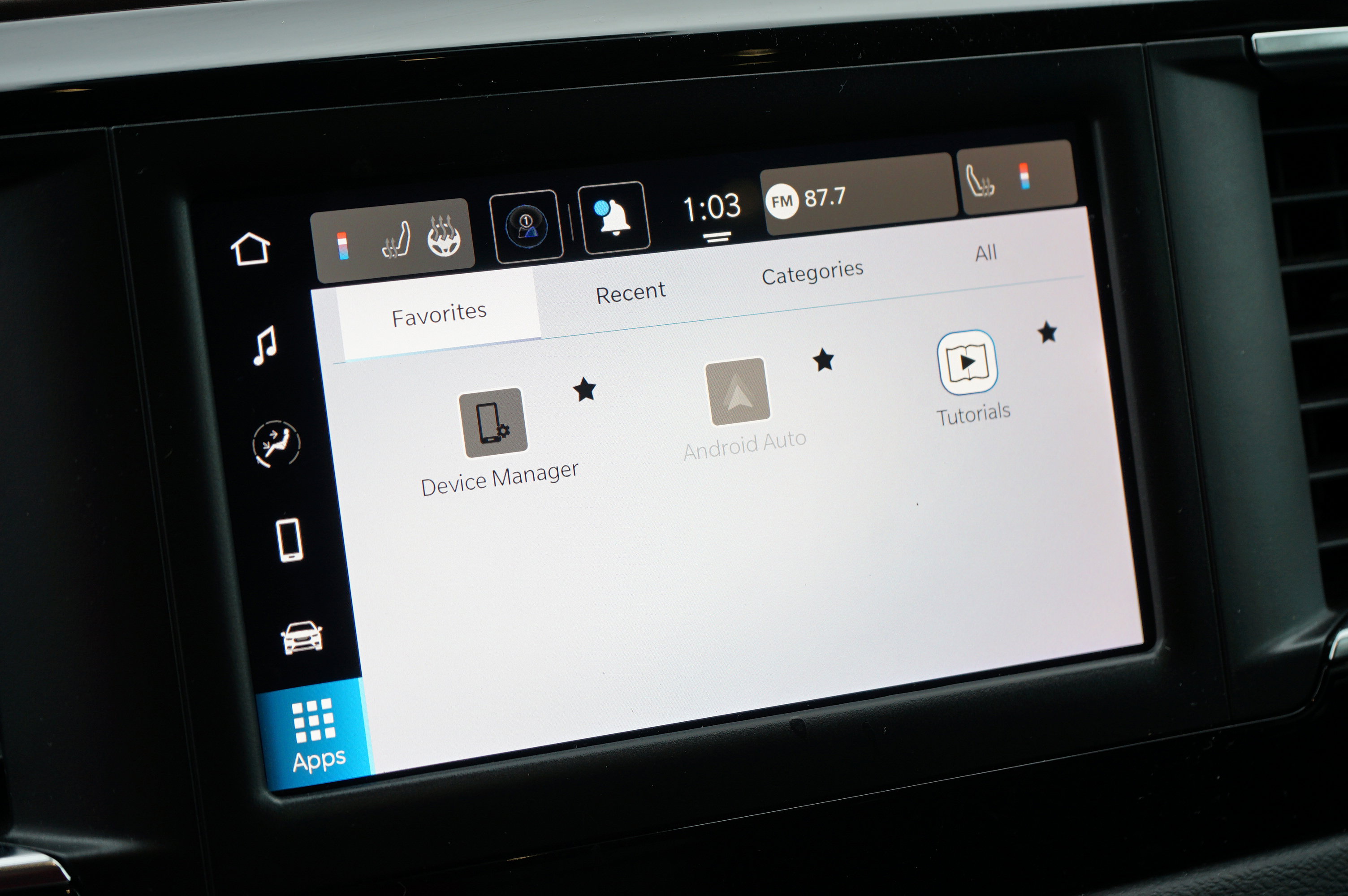 Used 2024 Chrysler Voyager LX image 17