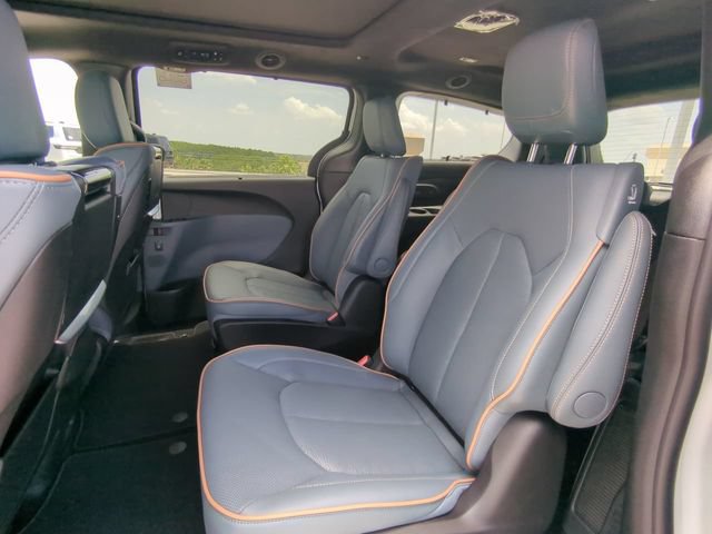 New 2027 Chrysler Pacifica Pinnacle w/ Theater Group AWD/4WD image 17