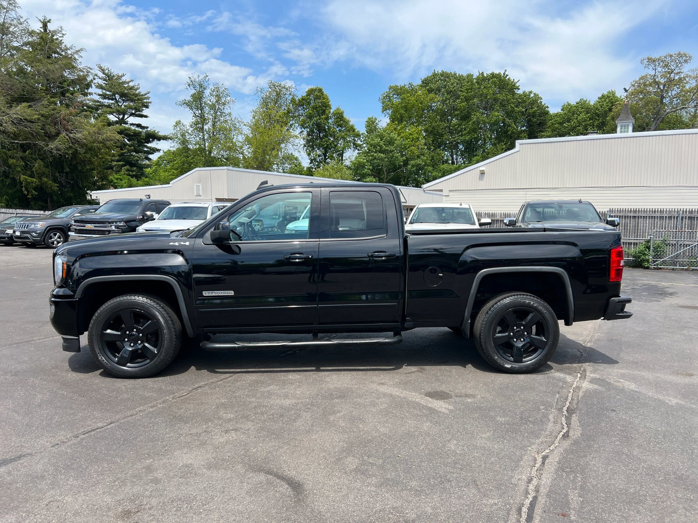 Used 2017 GMC Sierra 1500 SLE w/ SLE Value Package AWD/4WD image 3