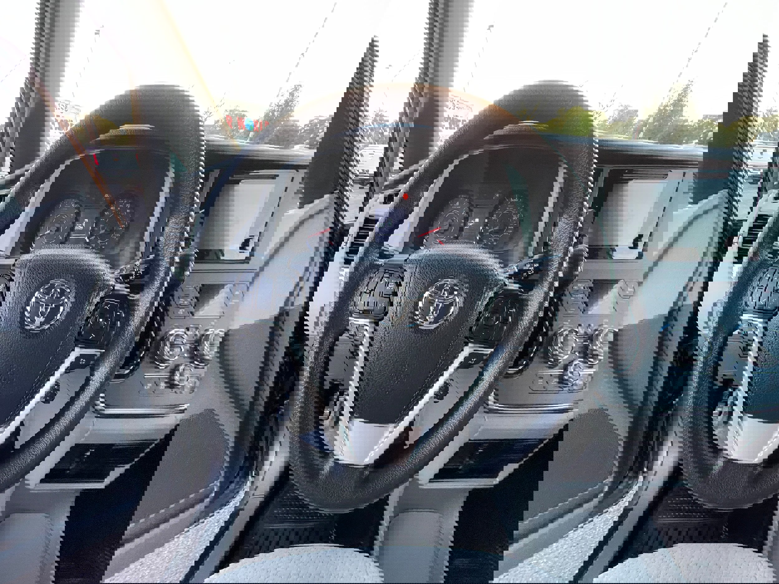 Used 2015 Toyota Sienna LE image 16