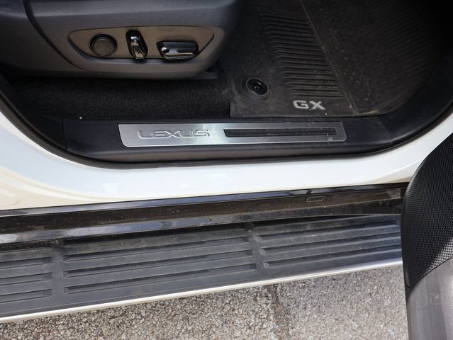 Used 2024 Lexus GX 550 w/ Accessory Package (2T) AWD/4WD image 11