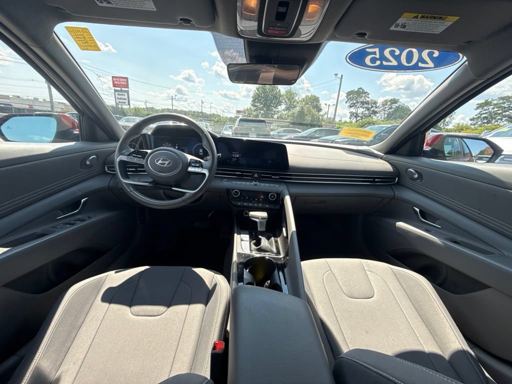 Used 2025 Hyundai Elantra SEL FWD image 20