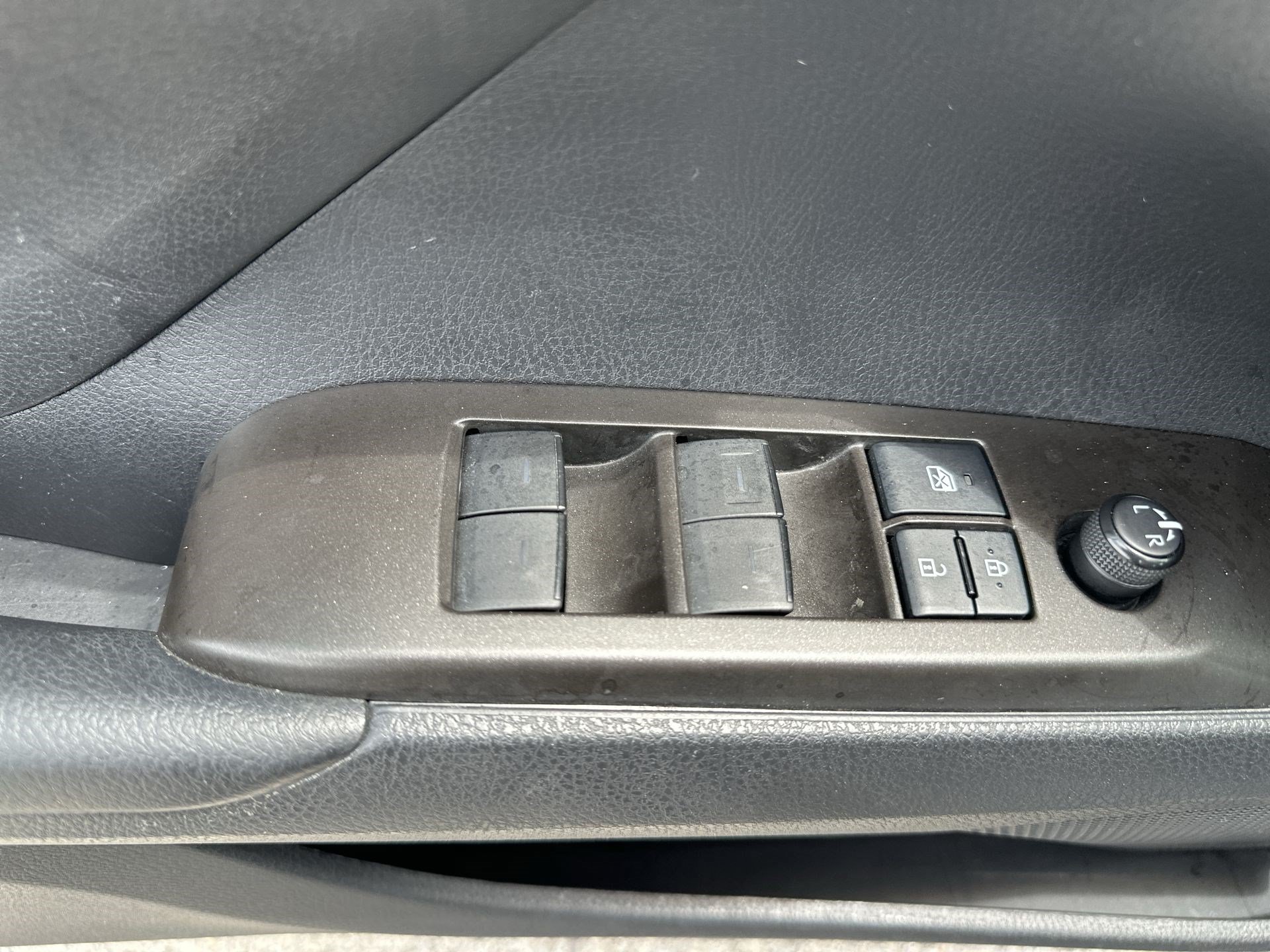 Used 2022 Toyota Camry SE FWD image 15