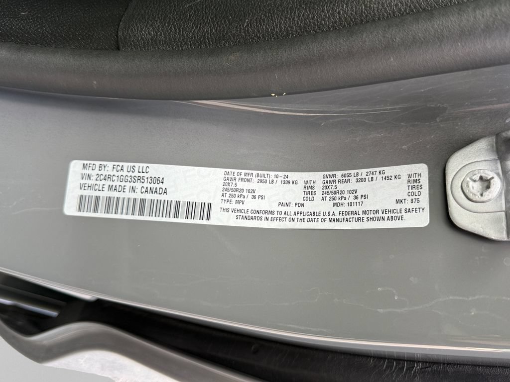 Certified 2025 Chrysler Pacifica Limited FWD image 34