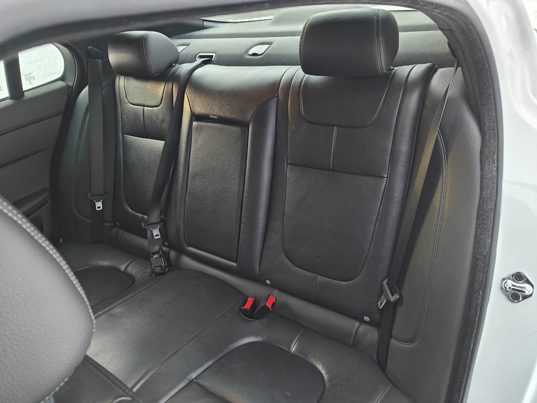 Used 2015 Jaguar XF Portfolio image 12