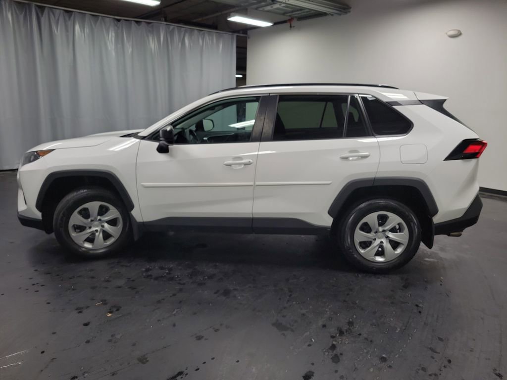 Used 2021 Toyota RAV4 LE image 5