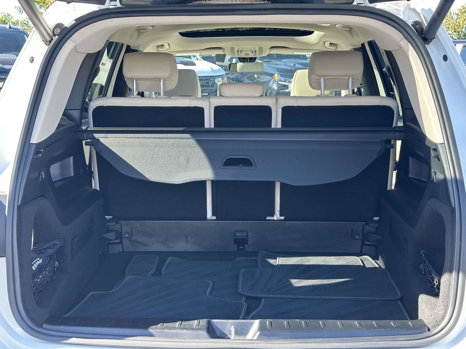 Used 2023 Mercedes-Benz GLB 250 4MATIC w/ Premium Package image 28