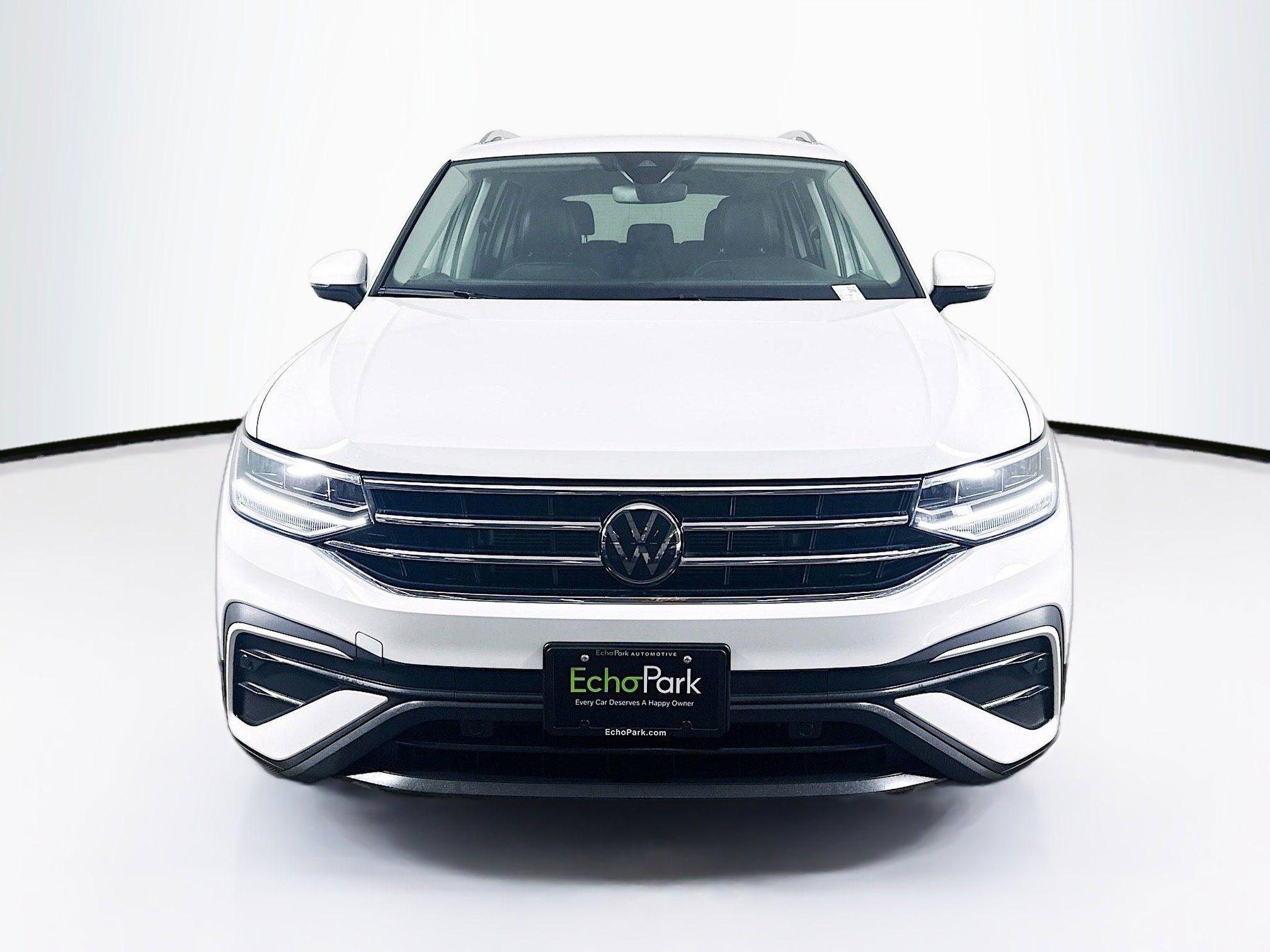 Used 2024 Volkswagen Tiguan SE image 2