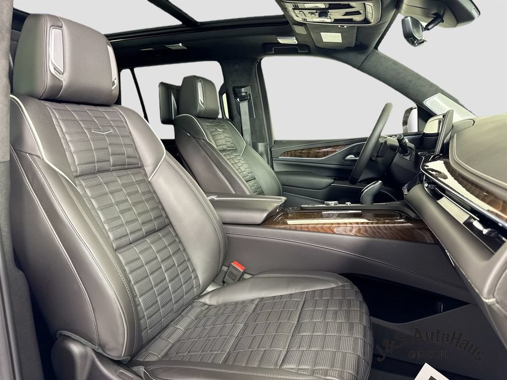 Used 2024 Cadillac Escalade Sport Platinum w/ LPO, ONYX Package AWD/4WD image 37