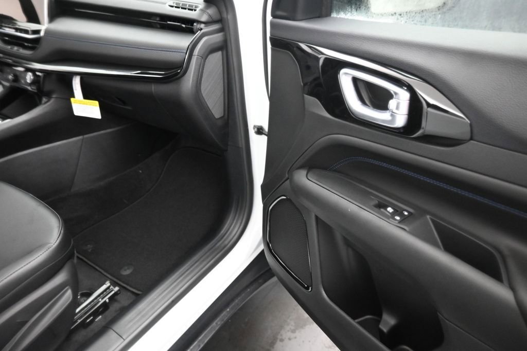 New 2026 Jeep Compass Latitude AWD/4WD image 22