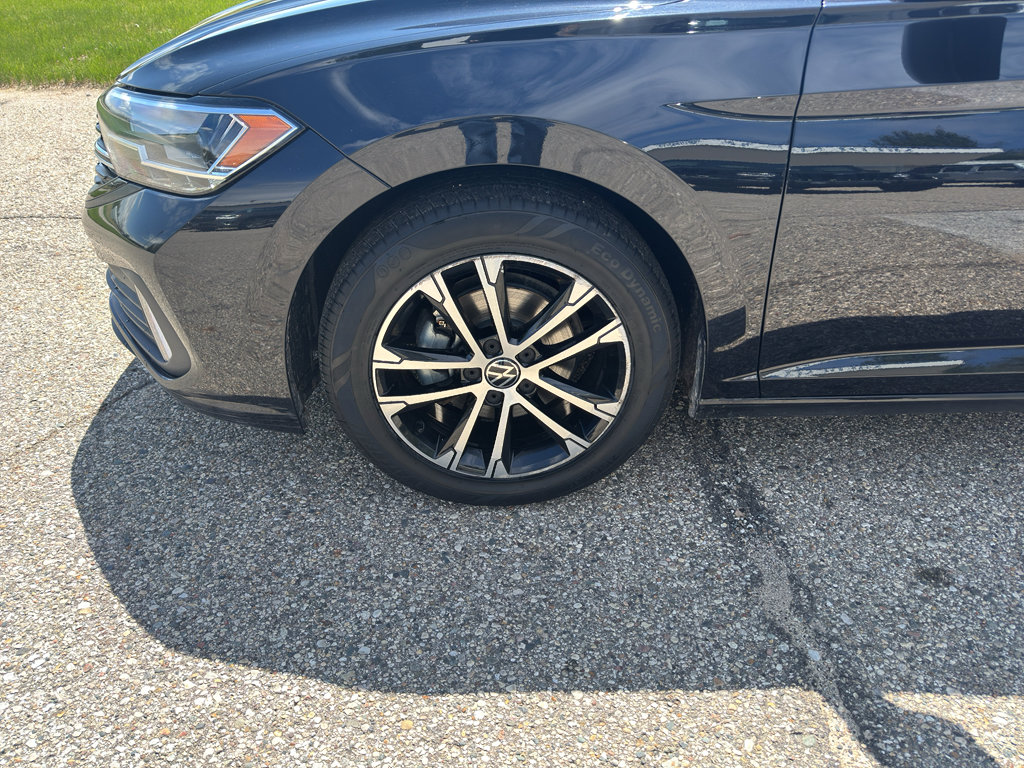 Used 2022 Volkswagen Jetta Sport FWD image 4
