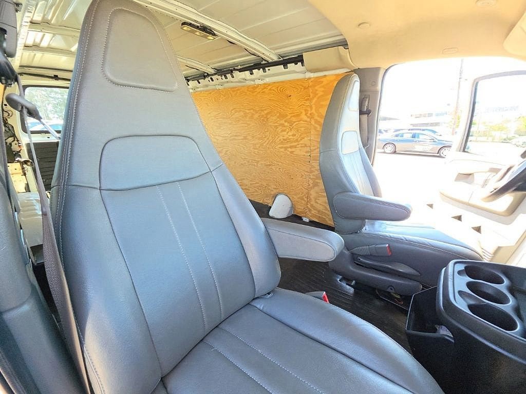 Used 2021 Chevrolet Express 2500 RWD image 31
