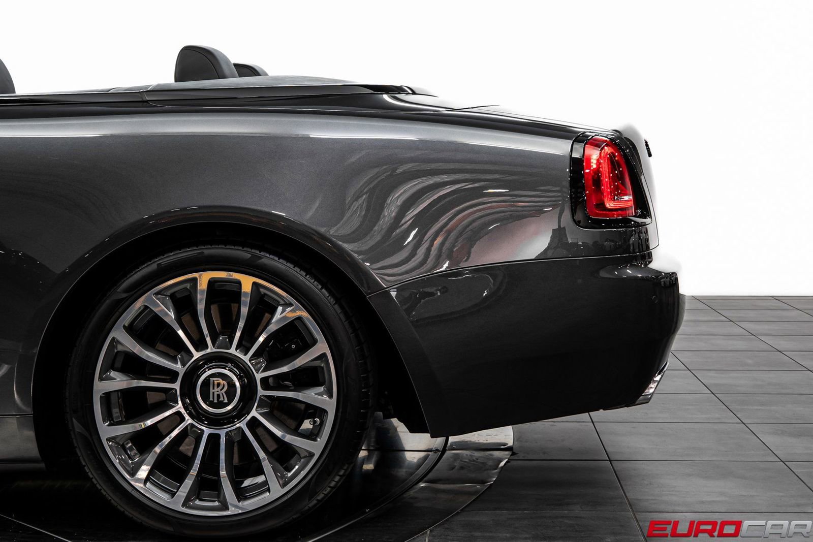 Used 2019 Rolls-Royce Dawn image 16