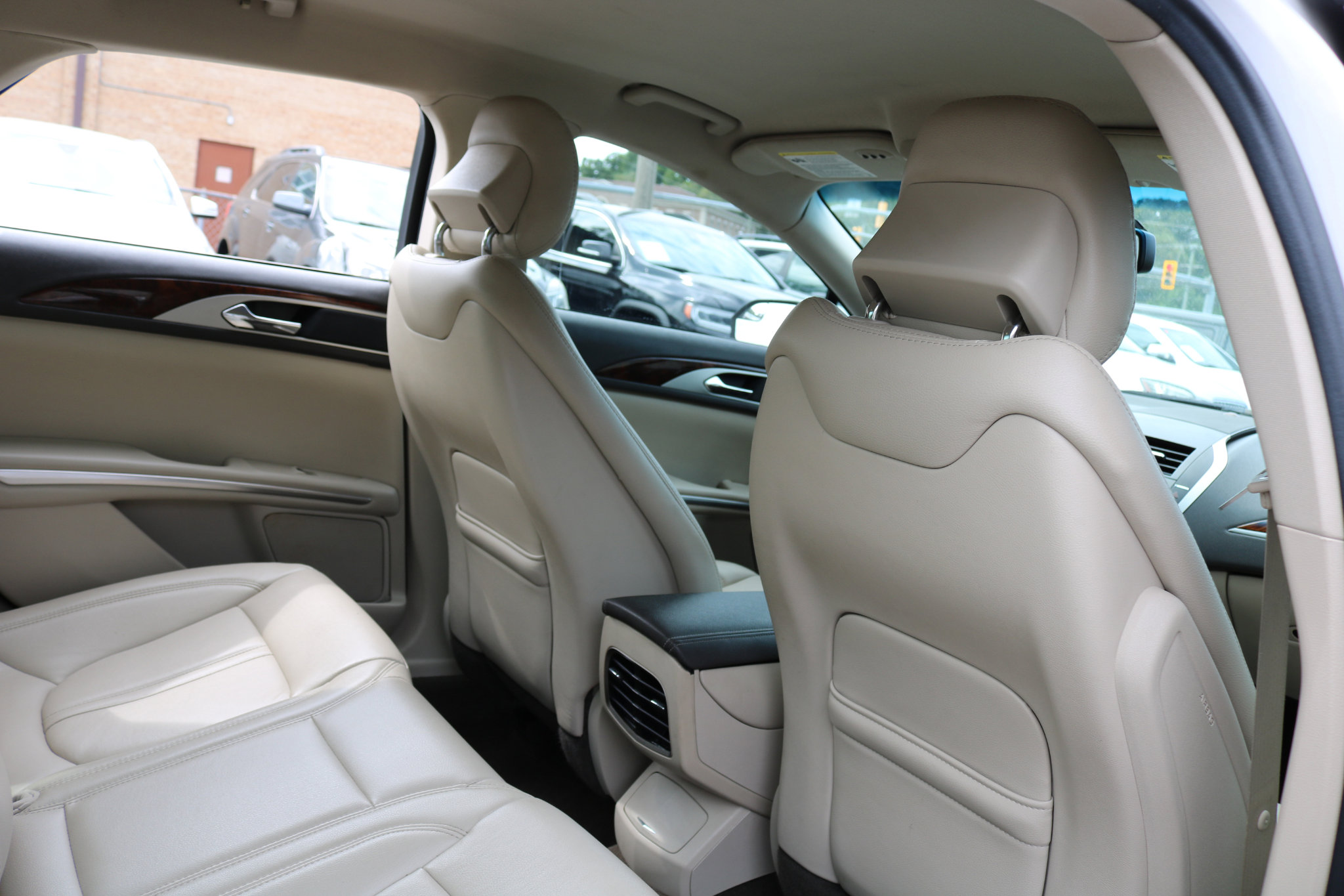 Used 2016 Lincoln MKZ image 39