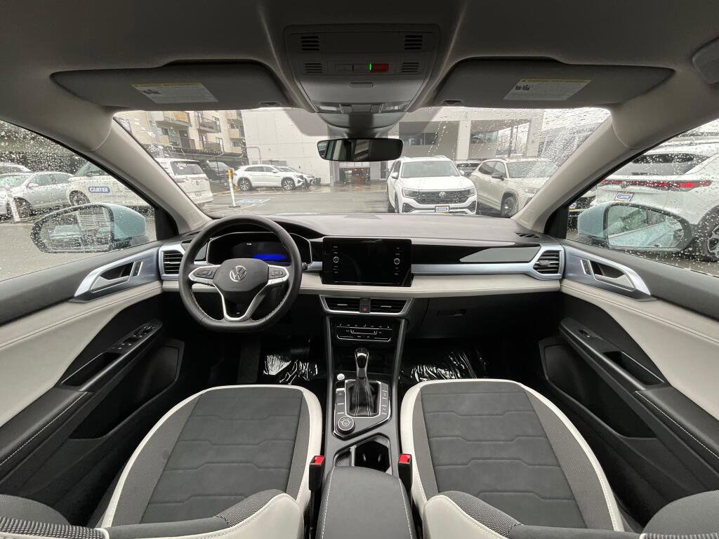New 2026 Volkswagen Taos SE image 16