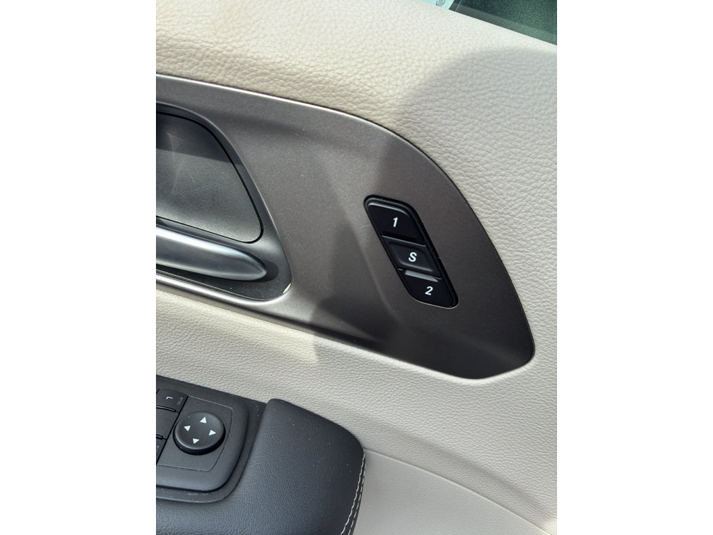 Used 2023 Chrysler Pacifica Touring-L FWD image 15