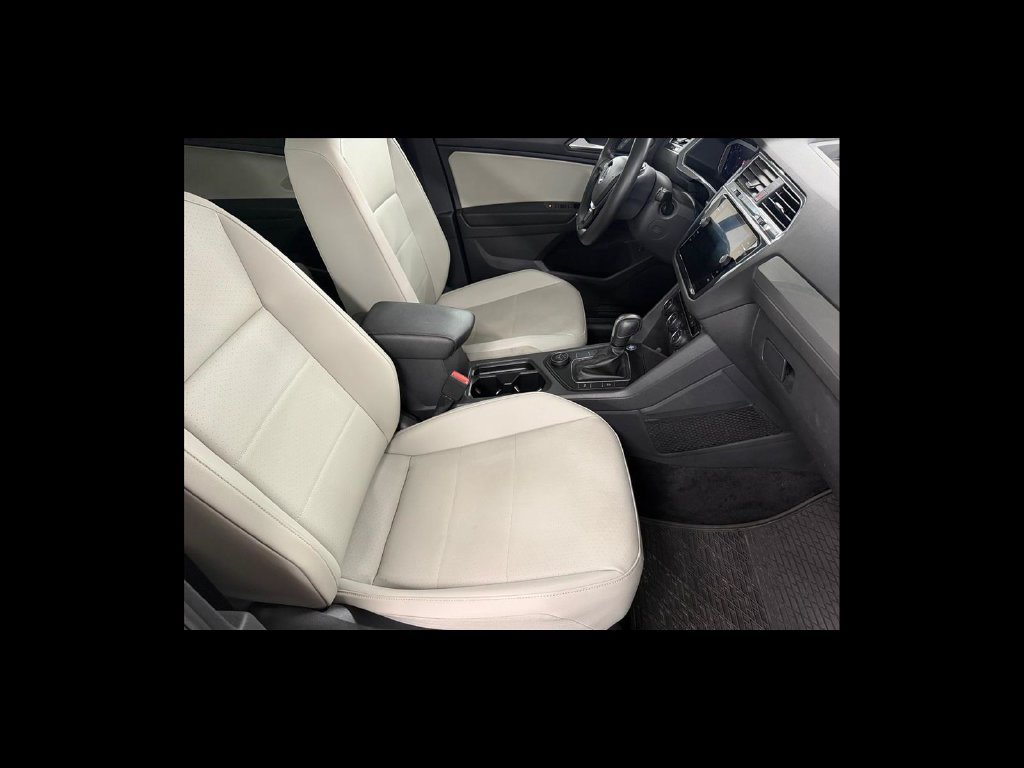 Used 2020 Volkswagen Tiguan SEL w/ Tiguan Two-Row MDO Package AWD/4WD image 18