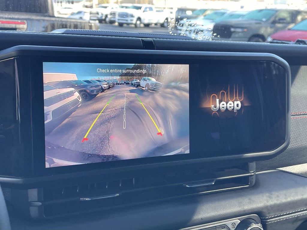 Used 2025 Jeep Wrangler Unlimited Rubicon image 36