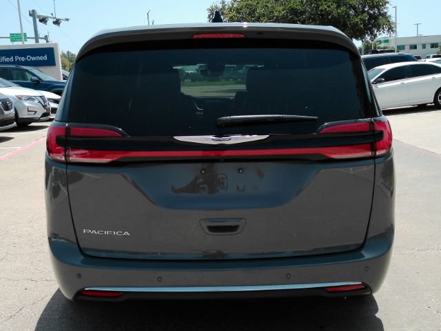 Used 2025 Chrysler Pacifica Select FWD image 7