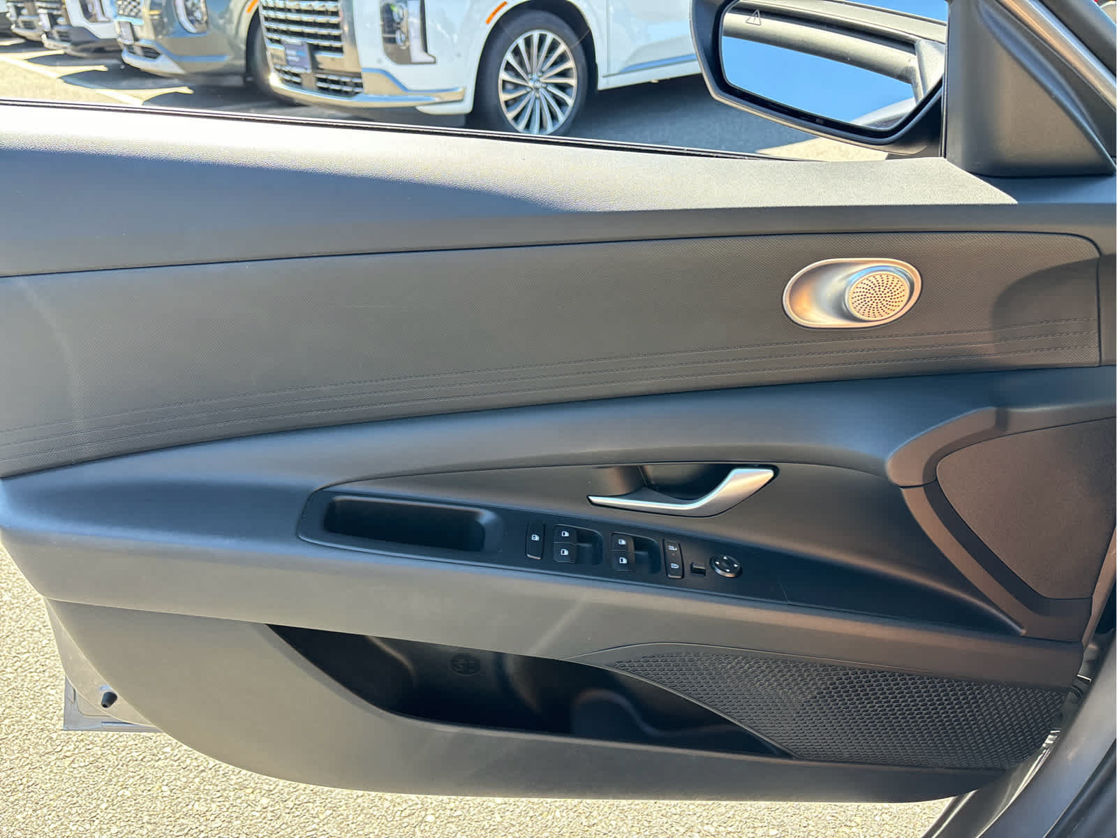 Used 2025 Hyundai Elantra SE FWD image 20