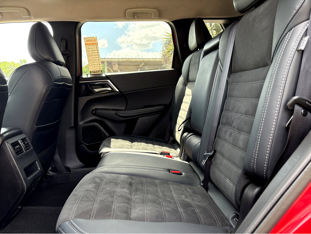 Used 2024 Mitsubishi Outlander SE image 18