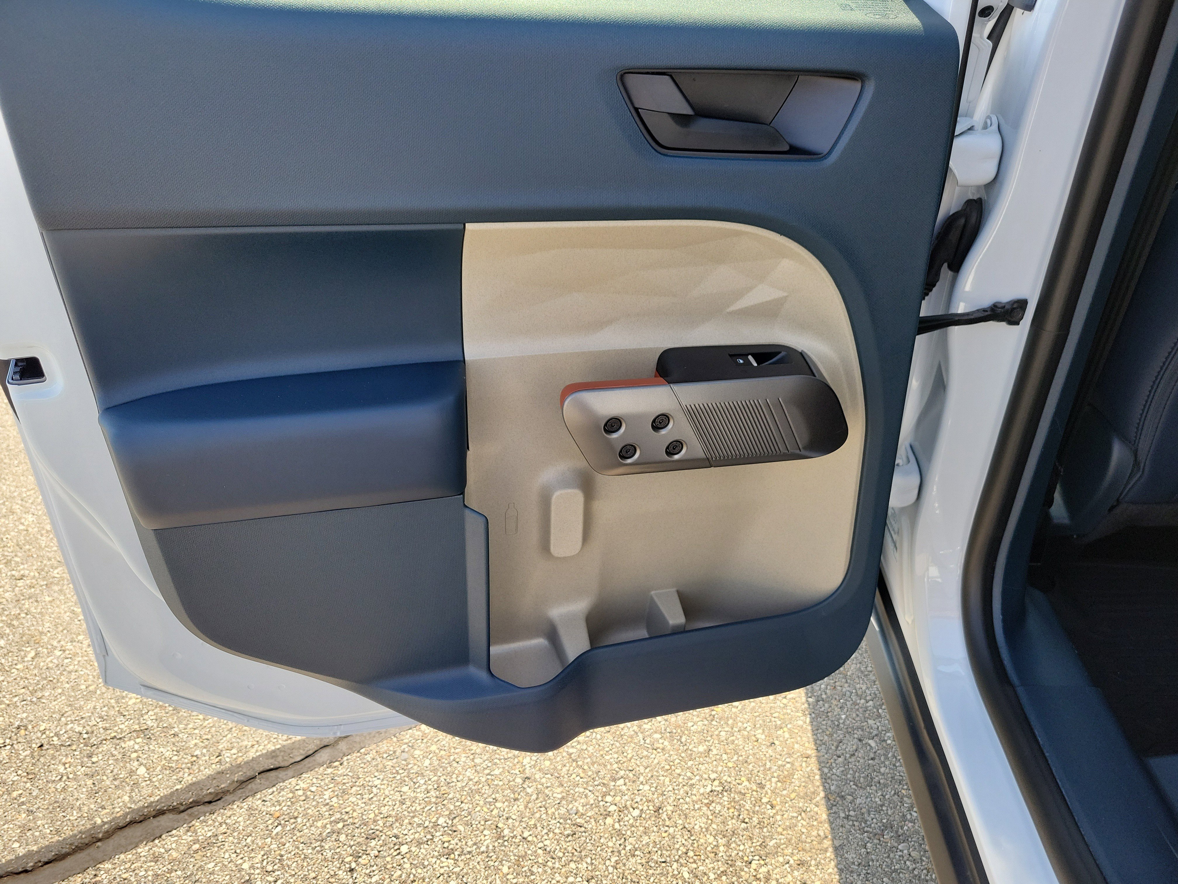 Used 2025 Ford Maverick Lariat image 14