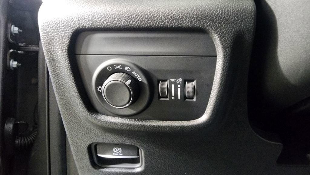 New 2025 Jeep Grand Cherokee Laredo w/ Luxury Tech Group I image 17