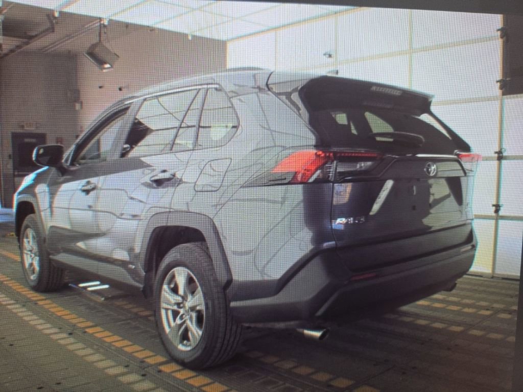 Used 2024 Toyota RAV4 LE AWD/4WD image 4