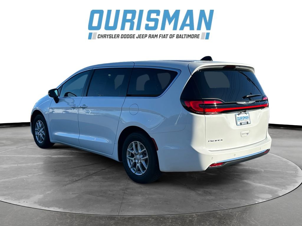 New 2026 Chrysler Pacifica Select image 4