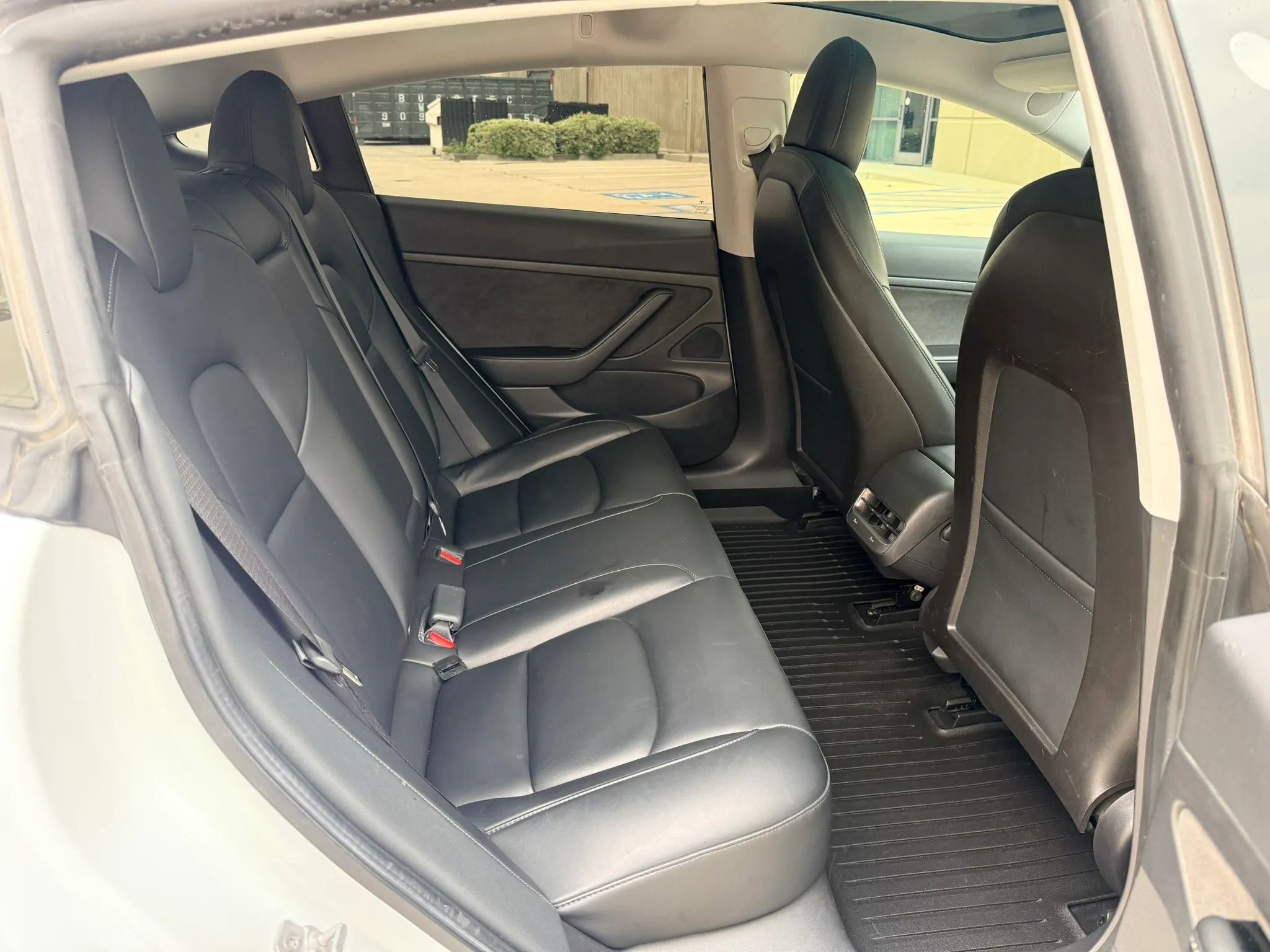 Used 2020 Tesla Model 3 Standard Range RWD image 16