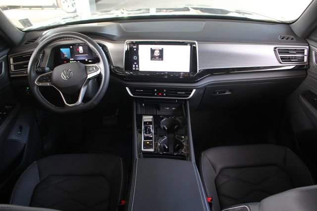 Used 2025 Volkswagen Atlas Cross Sport SE w/ Panoramic Sunroof Package image 28