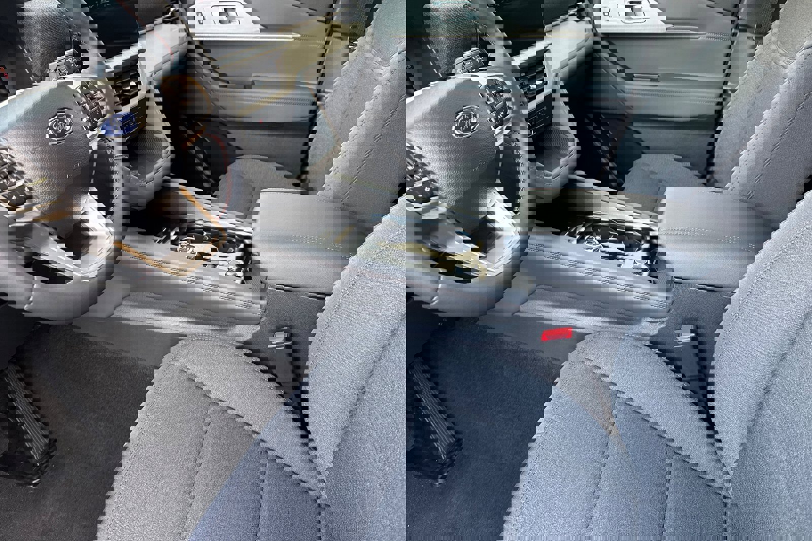 Certified 2025 Ford Explorer Active image 11