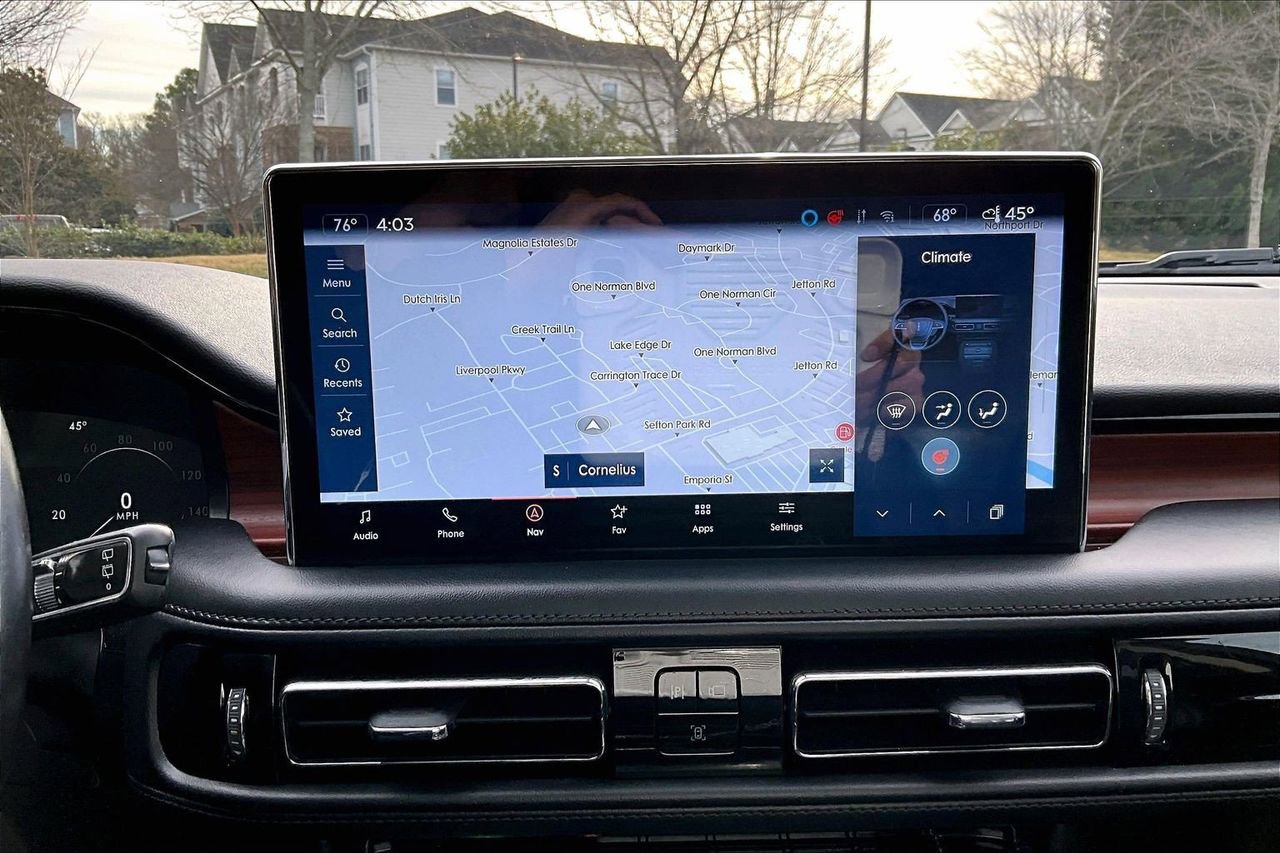 Used 2022 Lincoln Nautilus Reserve image 13