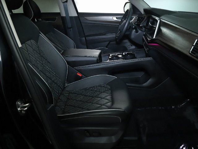 Used 2024 Volkswagen Atlas SEL Premium R-Line AWD/4WD image 40