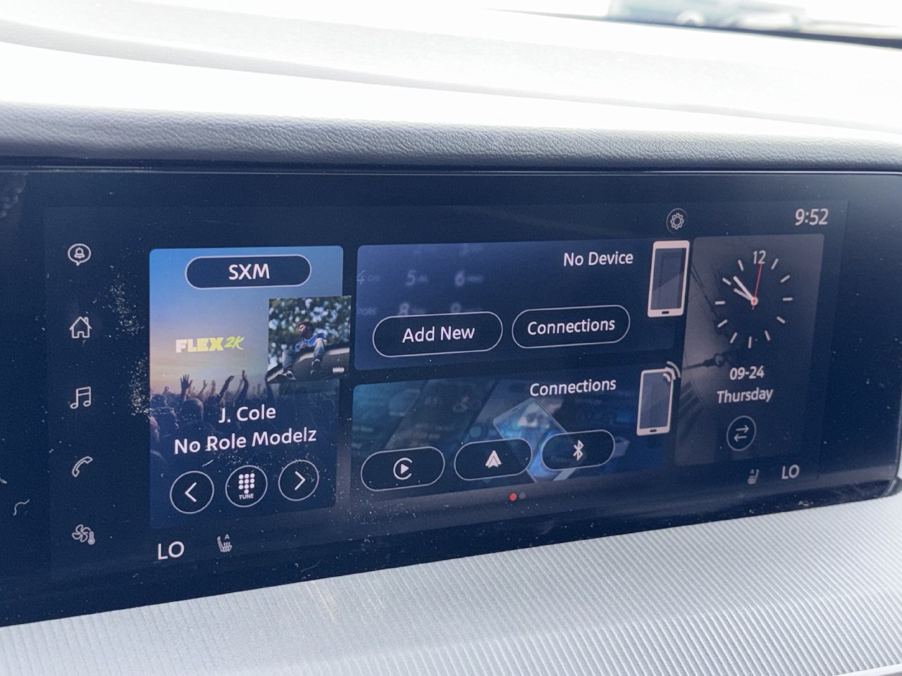 Certified 2025 Nissan Murano SV FWD image 19
