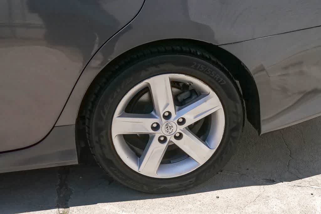 Used 2014 Toyota Camry SE FWD image 6