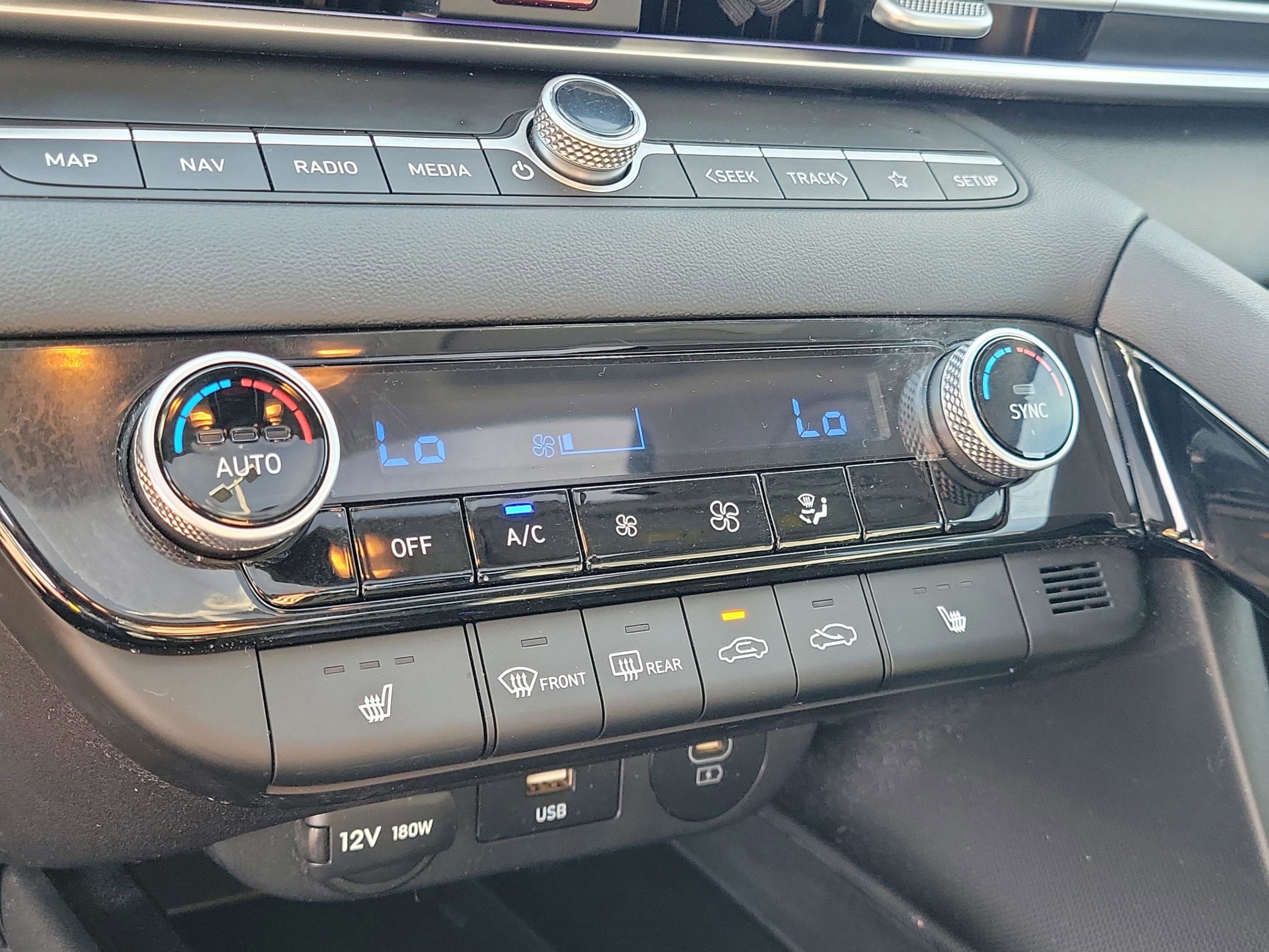 Certified 2024 Hyundai Elantra Limited image 21