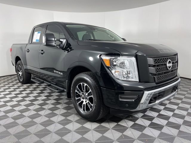 Used 2024 Nissan Titan SV w/ SV Convenience Package image 2