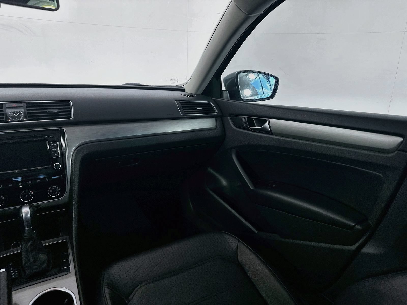 Used 2015 Volkswagen Passat TDI SE FWD image 21