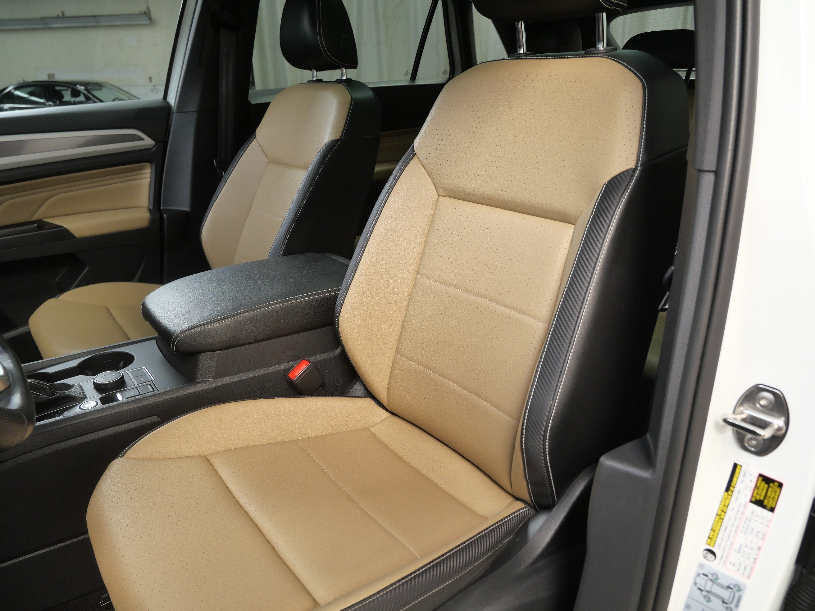 Used 2021 Volkswagen Atlas Cross Sport SE w/ Panoramic Sunroof Package AWD/4WD image 3