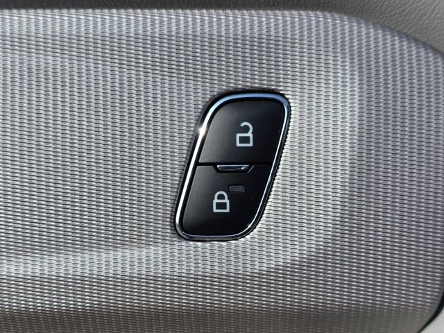 Used 2025 Ford Explorer Active w/ Active Comfort Package image 7