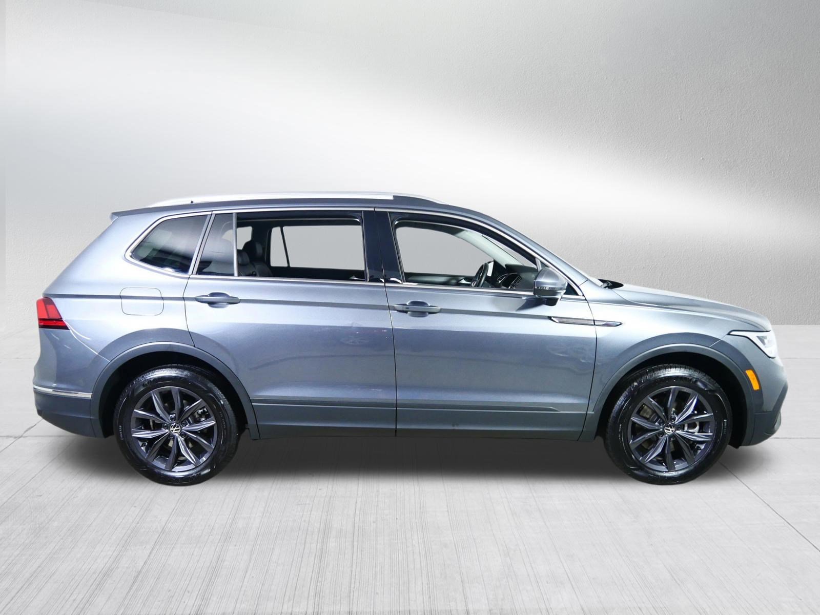 Used 2024 Volkswagen Tiguan SE w/ Panoramic Sunroof Package image 8