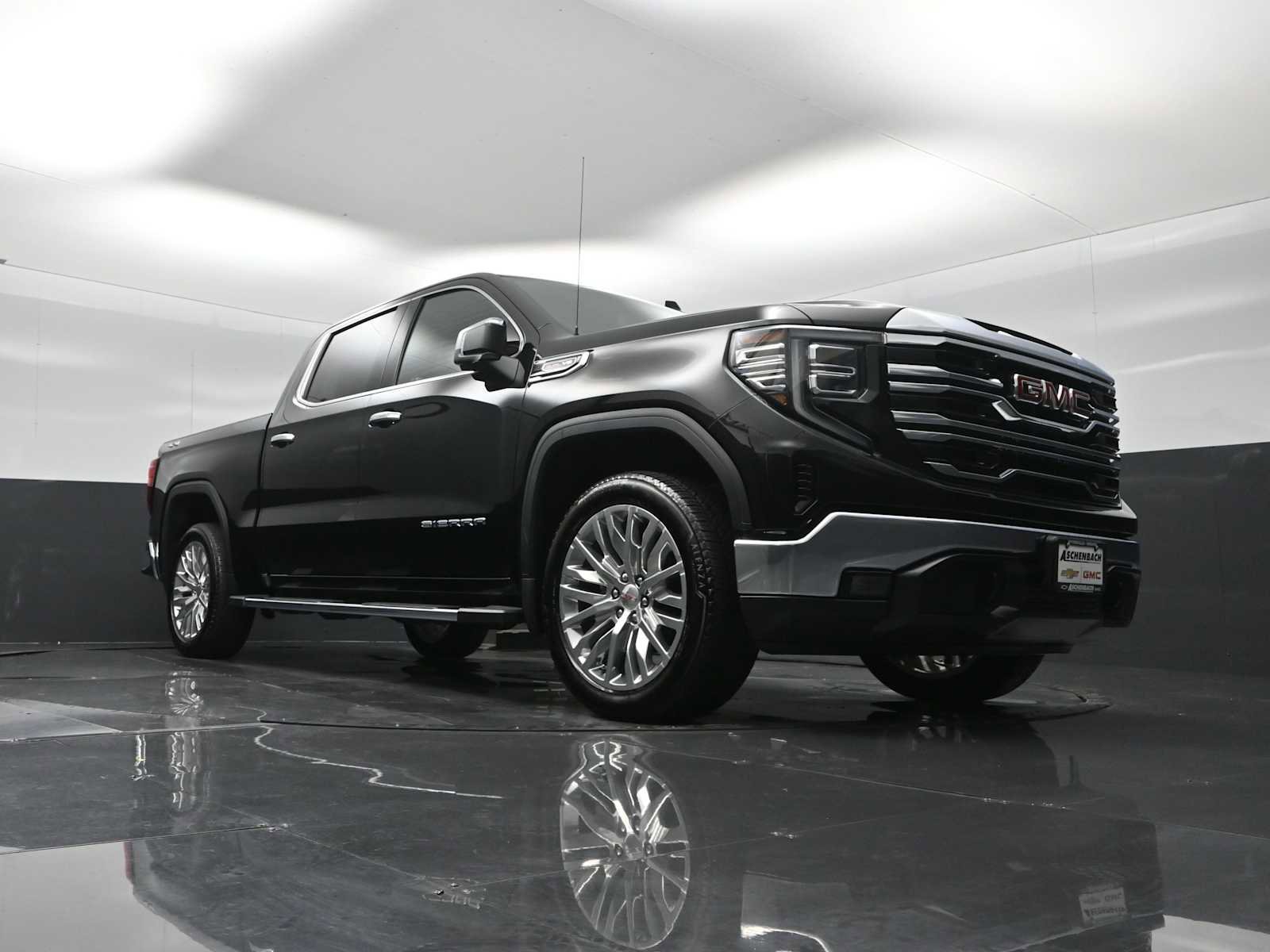 Used 2024 GMC Sierra 1500 SLT w/ SLT Convenience Package AWD/4WD image 17