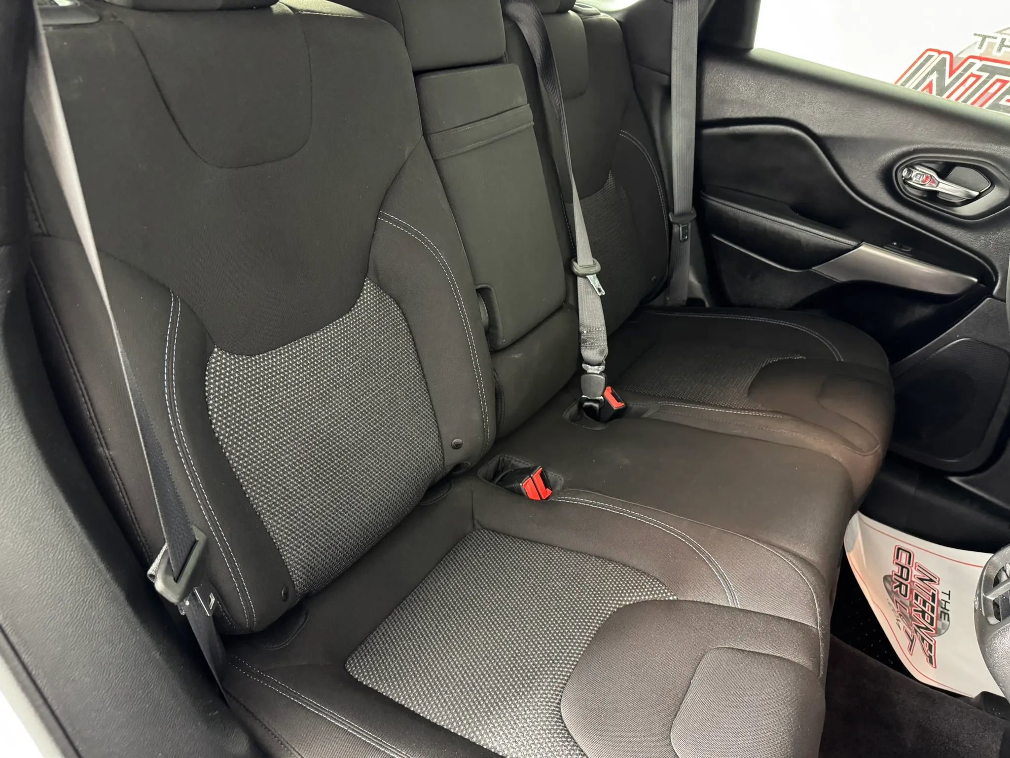 Used 2019 Jeep Cherokee Latitude w/ Cold Weather Group AWD/4WD image 34