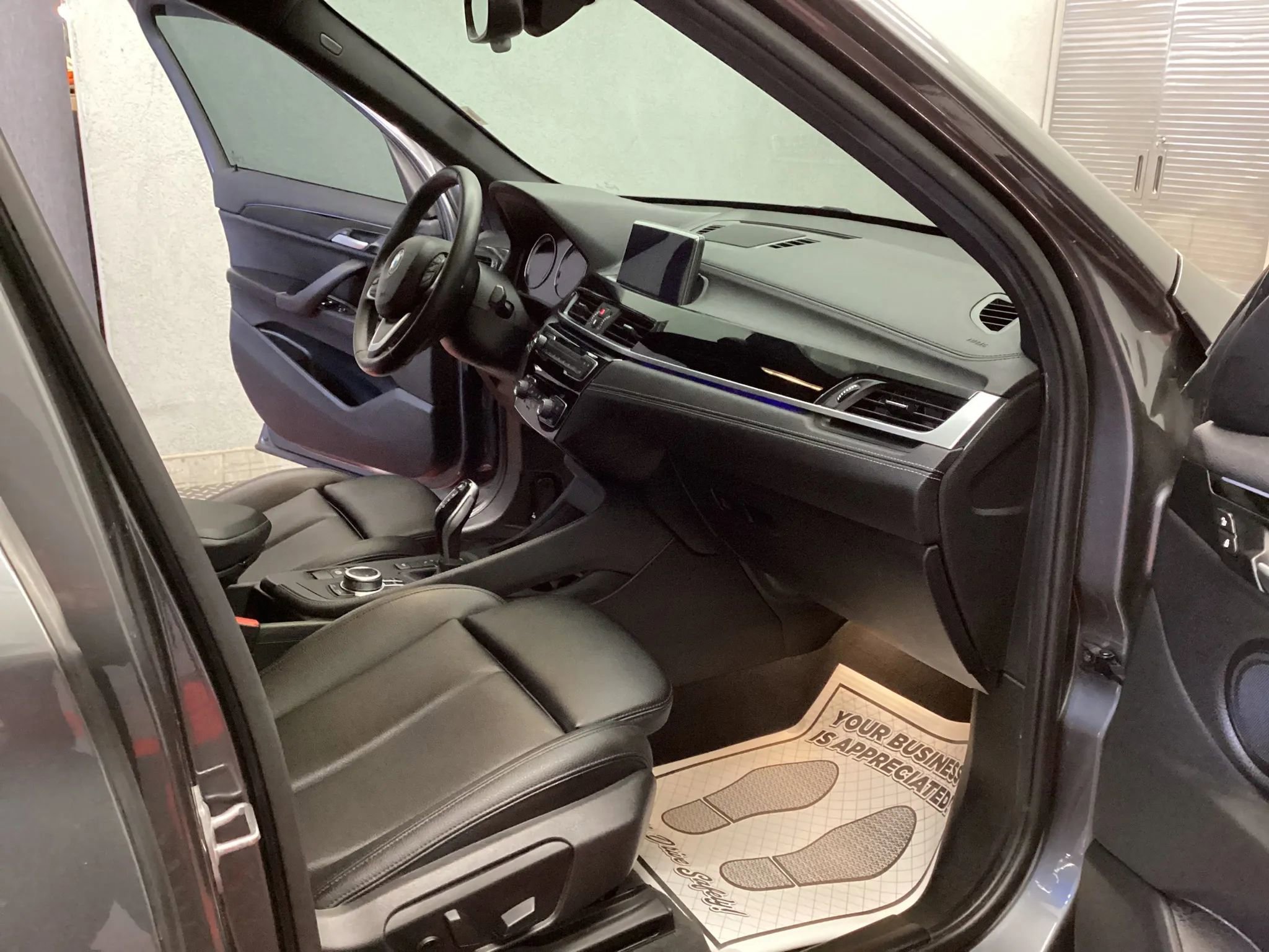 Used 2020 BMW X1 xDrive28i w/ Convenience Package AWD/4WD image 9