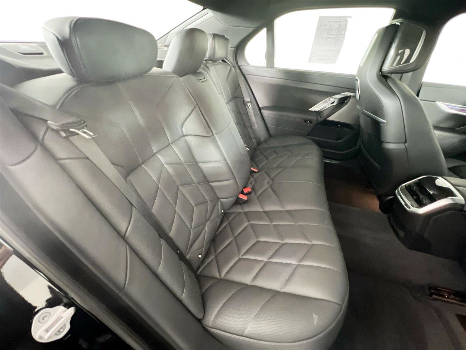 Certified 2024 BMW 760i xDrive w/ Executive Package image 27
