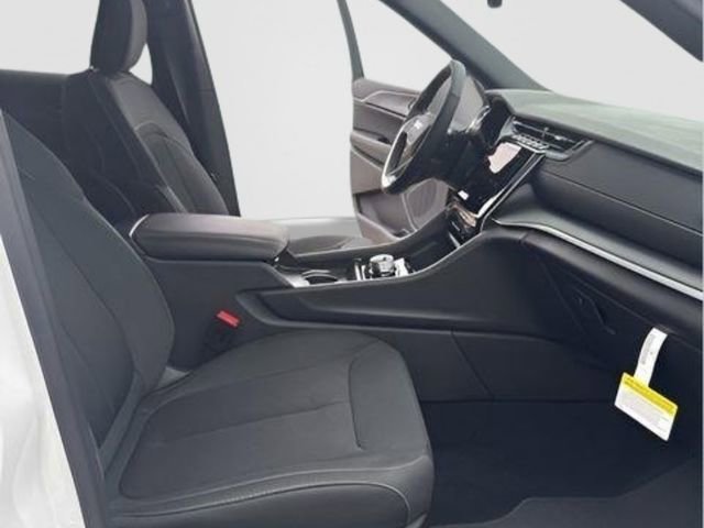 New 2025 Jeep Grand Cherokee Laredo w/ Luxury Tech Group I image 27