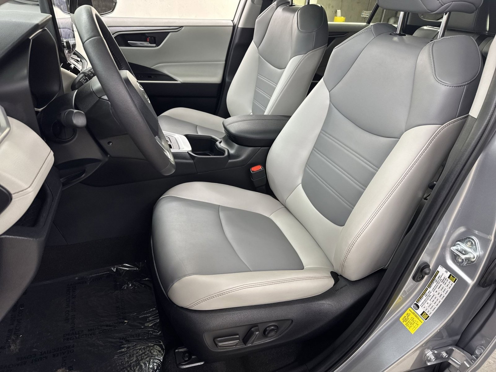 Used 2023 Toyota RAV4 XLE Premium AWD/4WD image 25